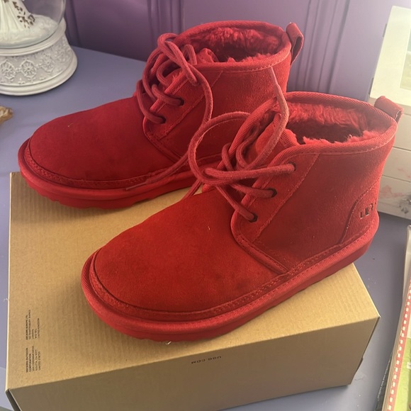 Red uggs - Picture 3 of 6
